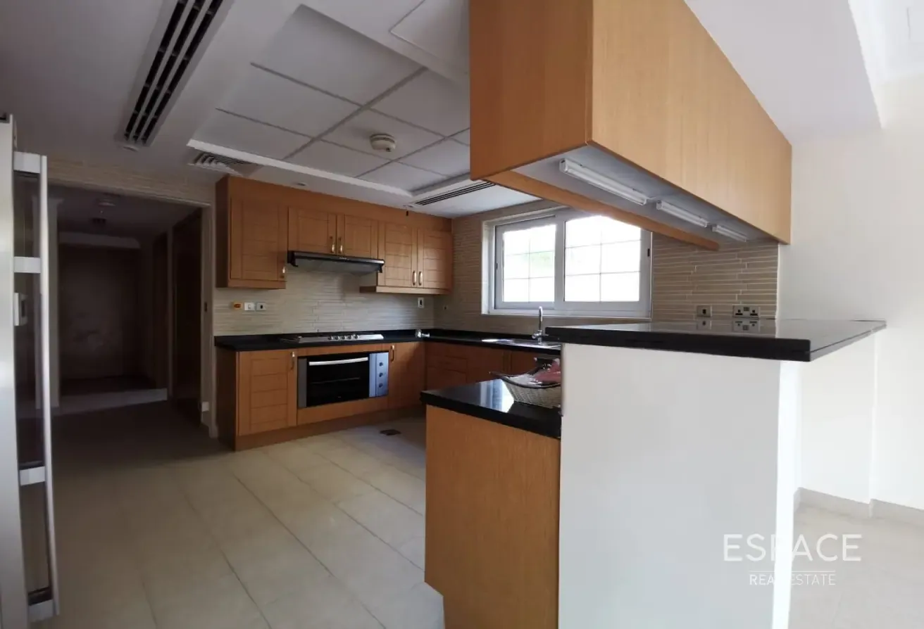 Corner Plot | Close to Amenties | Vacant 28th Aug