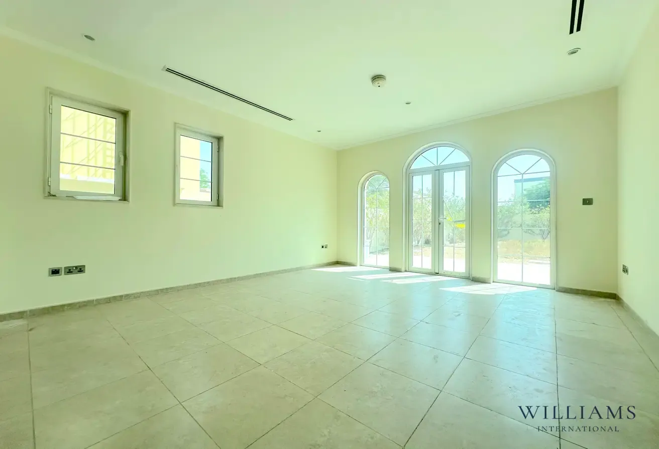3 BED SMALL | VACANT | VILLA REFRESHED