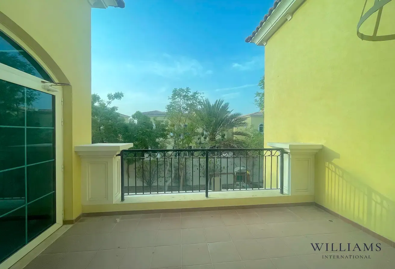 3 BED SMALL | VACANT | VILLA REFRESHED