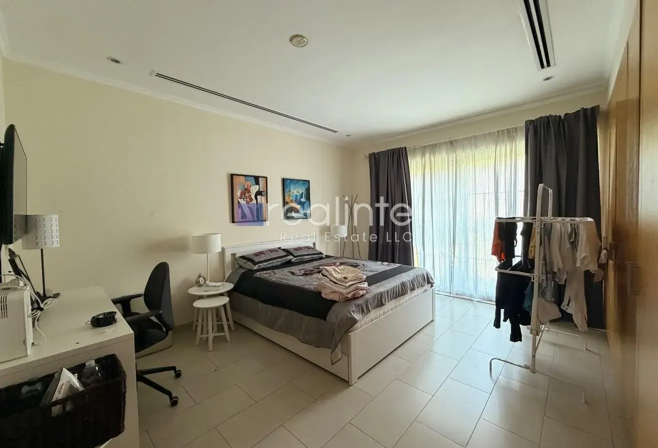 Legacy Small | Exclusive | Well Maintained