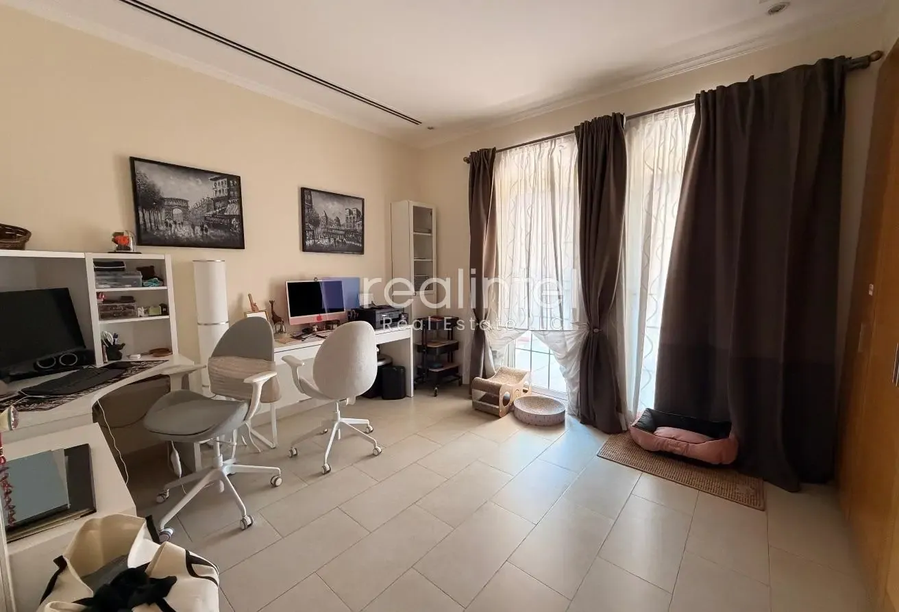 Legacy Small | Exclusive | Well Maintained