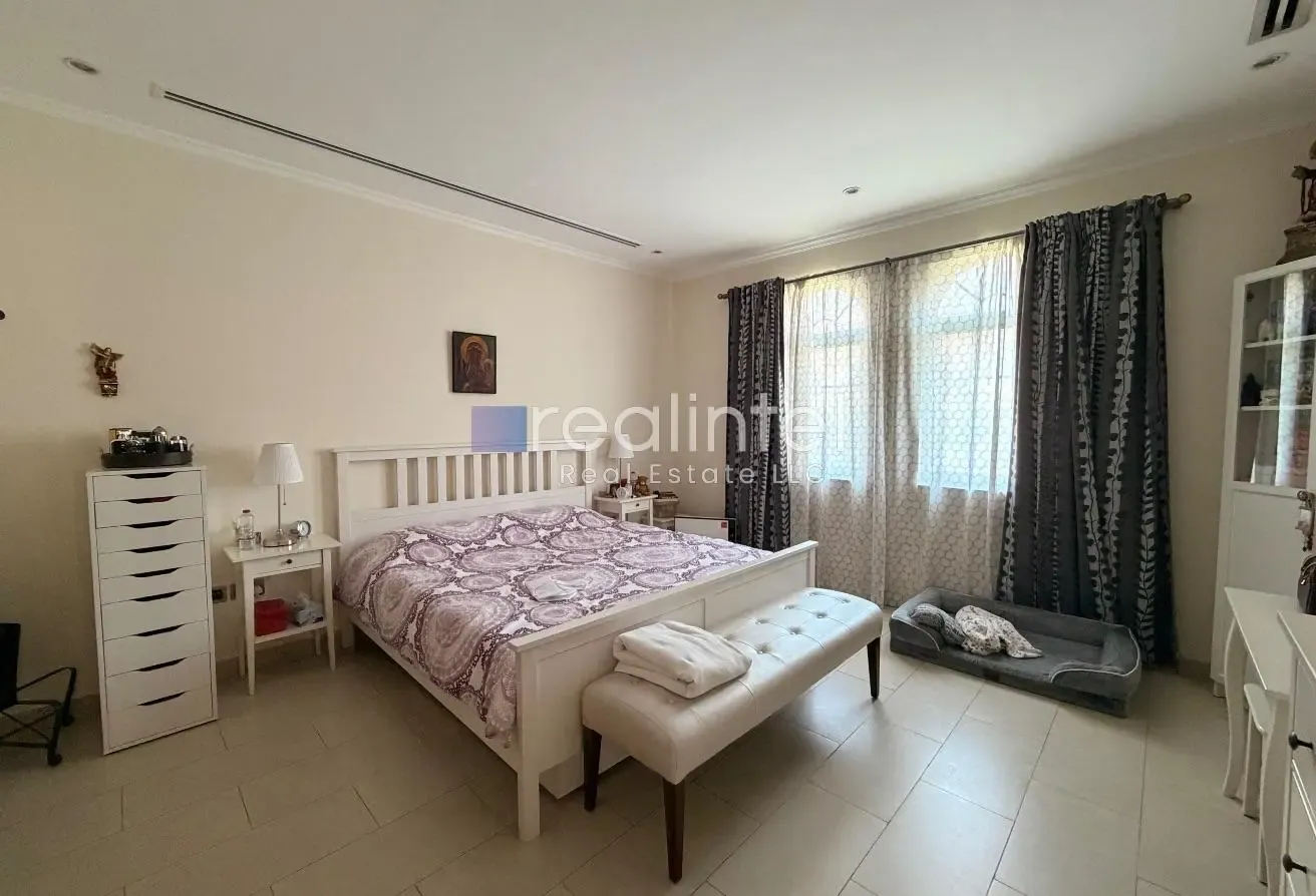 Legacy Small | Exclusive | Well Maintained