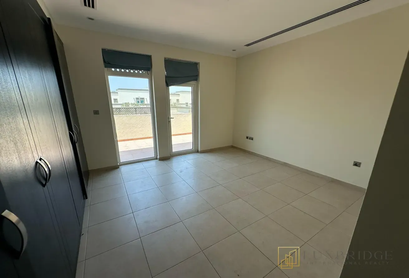 Spacious Villa | Private Garden | Modern Living