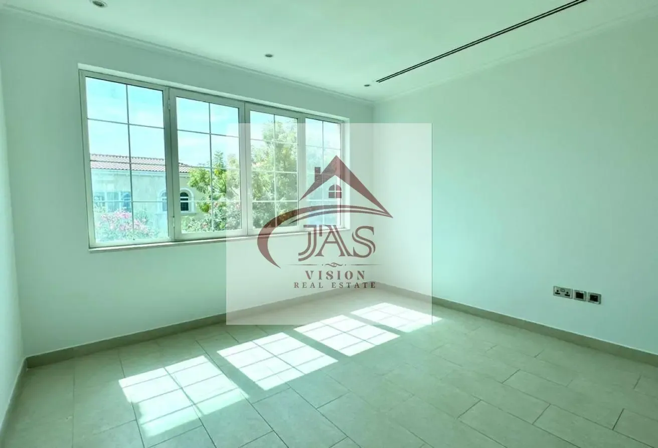 SINGLE ROW | HUGE GARDEN | 4 BEDROOMS LEGACY VILLA