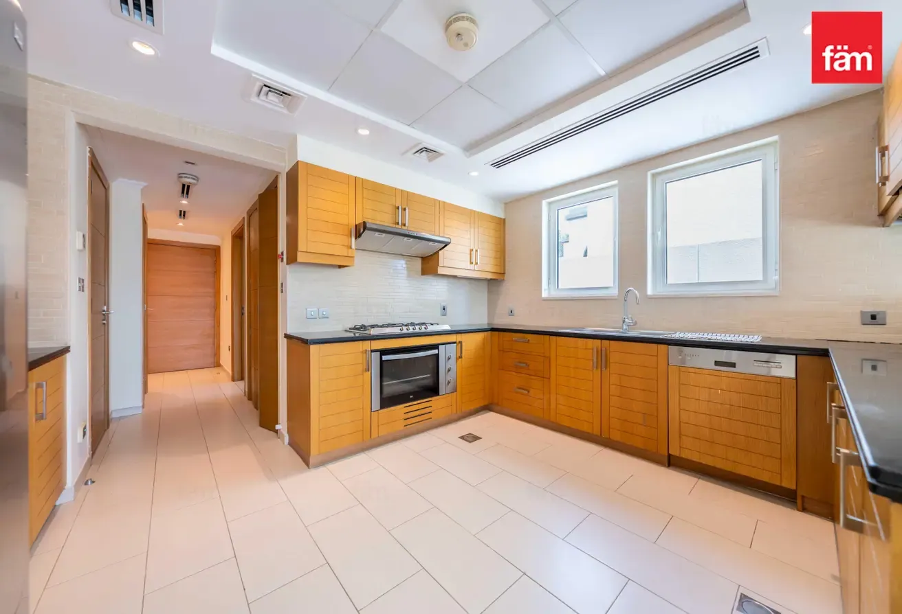 READY TO MOVE | UNFURNISHED | SINGLE ROW
