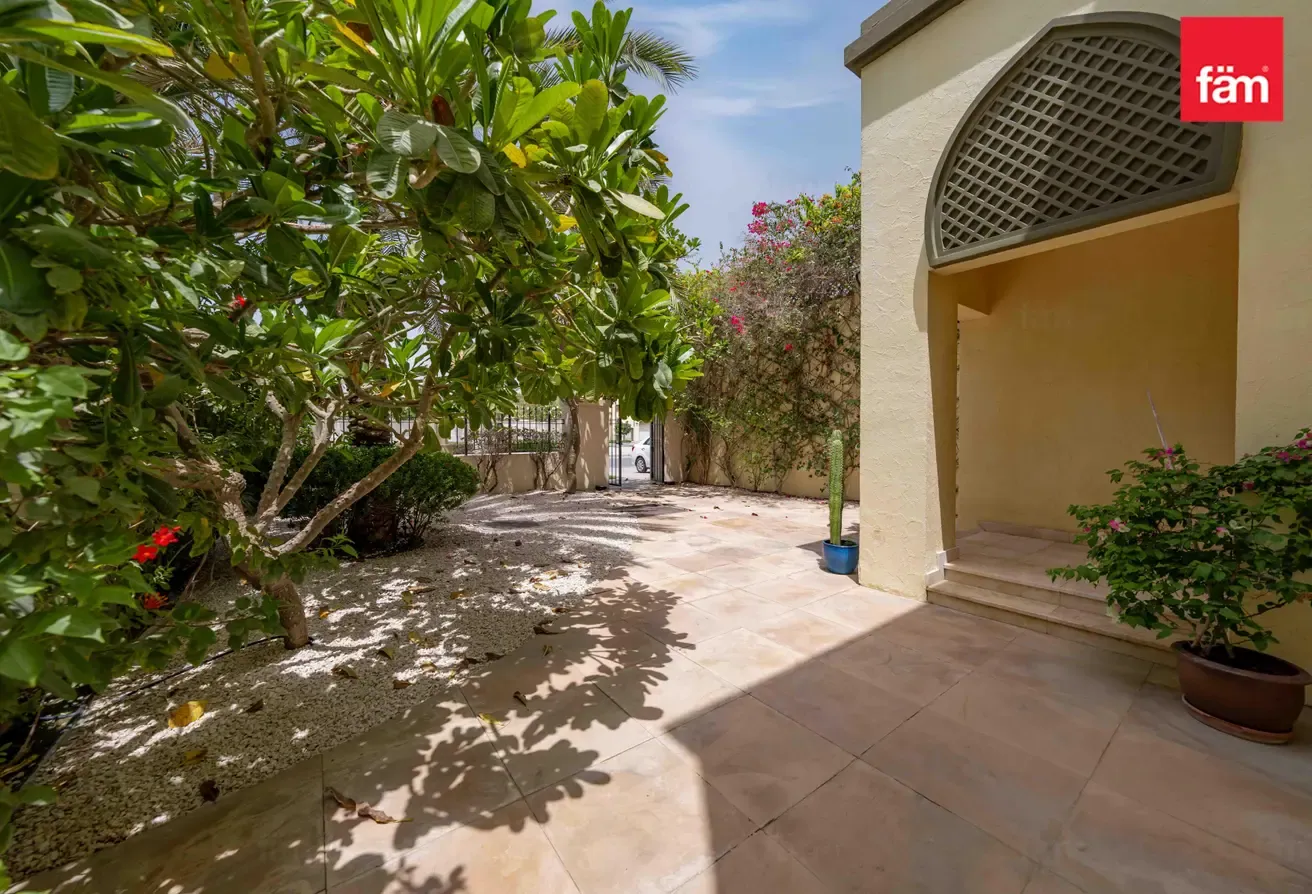 READY TO MOVE | UNFURNISHED | SINGLE ROW