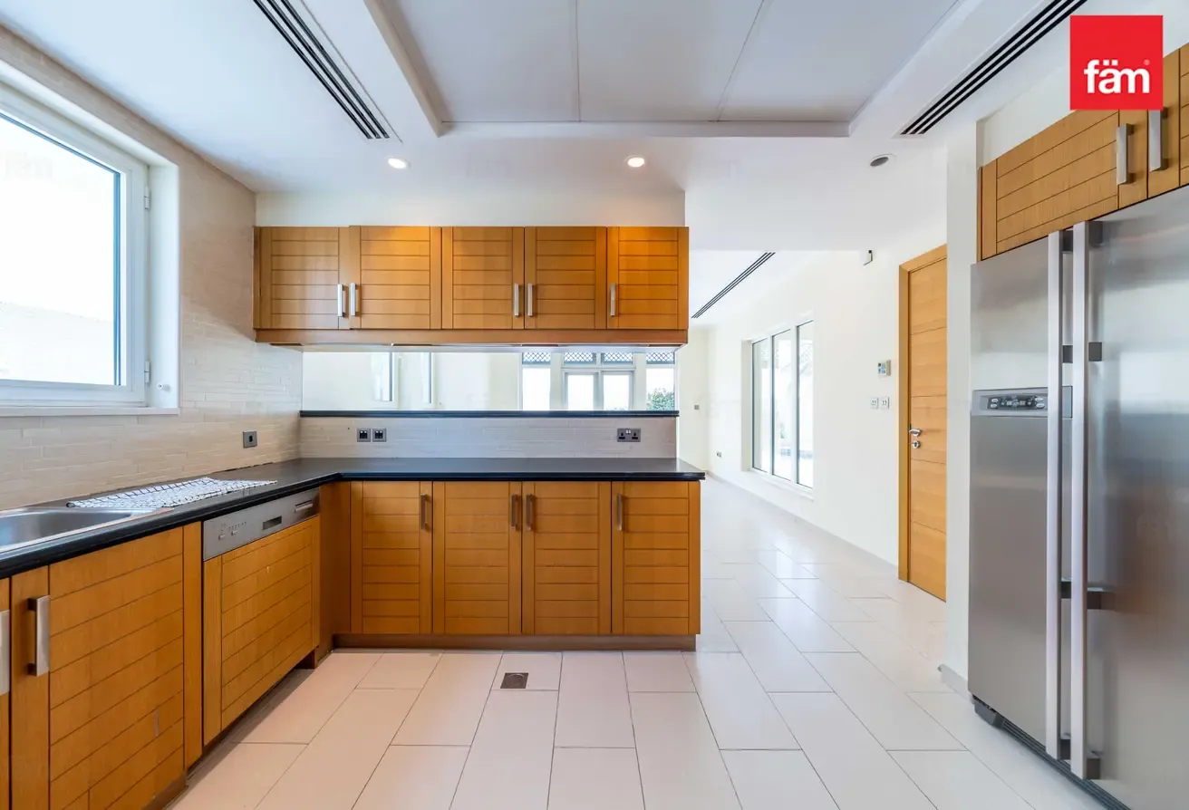 READY TO MOVE | UNFURNISHED | SINGLE ROW