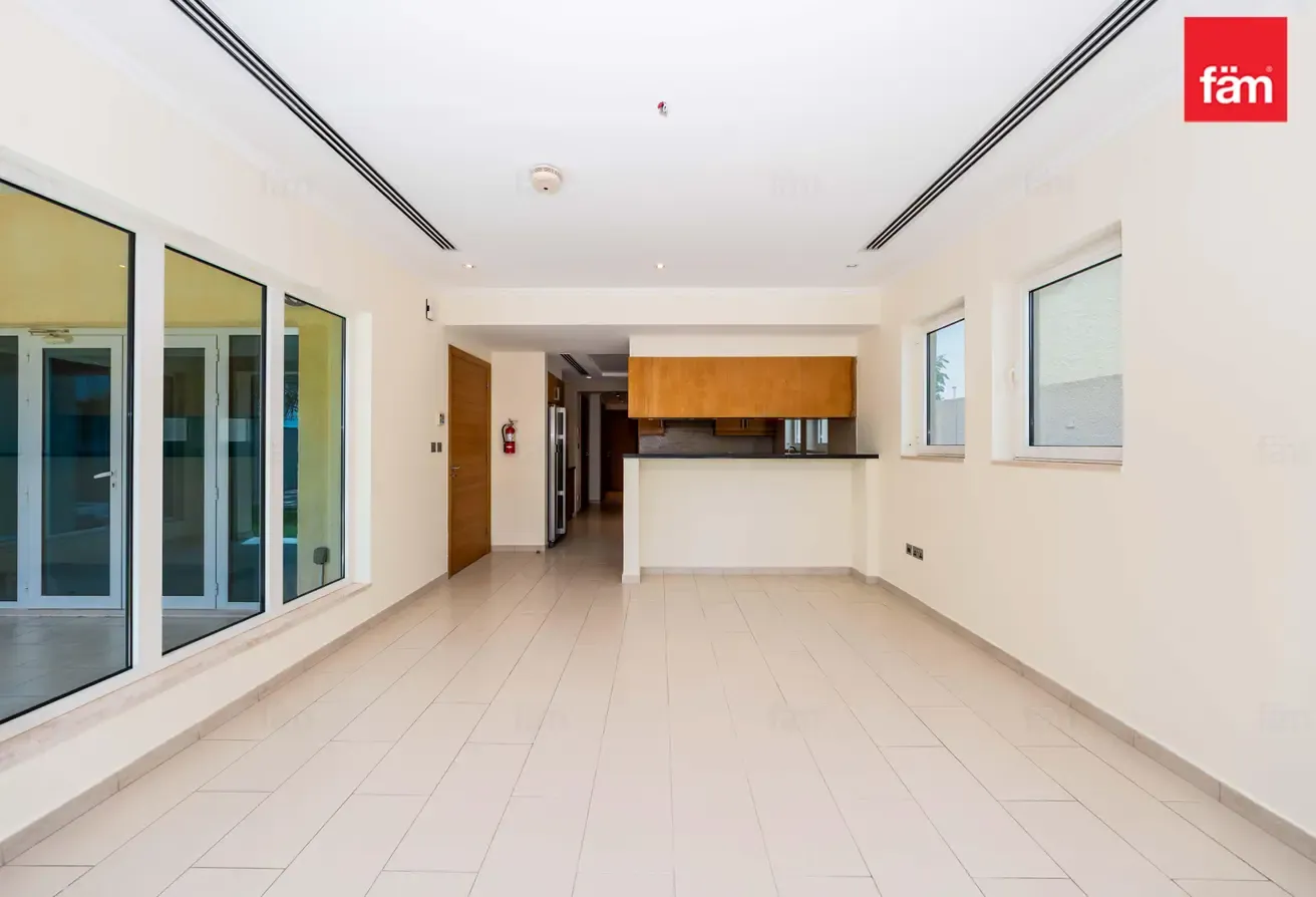 READY TO MOVE | UNFURNISHED | SINGLE ROW