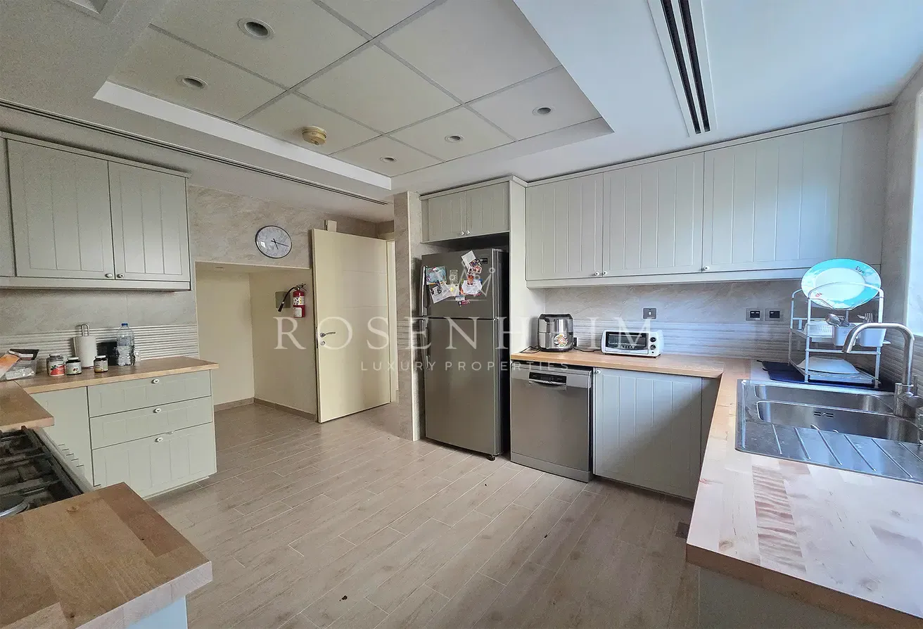 Single Row  |  Next To The Park  | Stunning Garden