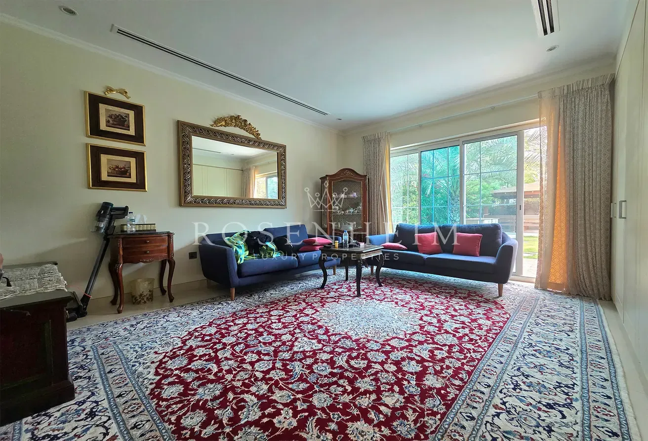 Single Row  |  Next To The Park  | Stunning Garden