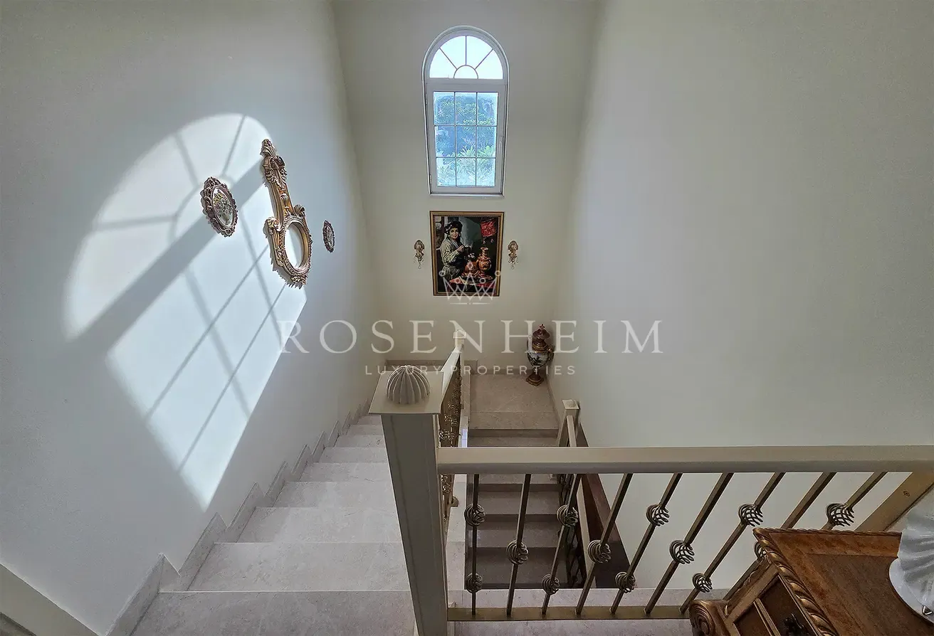 Single Row  |  Next To The Park  | Stunning Garden