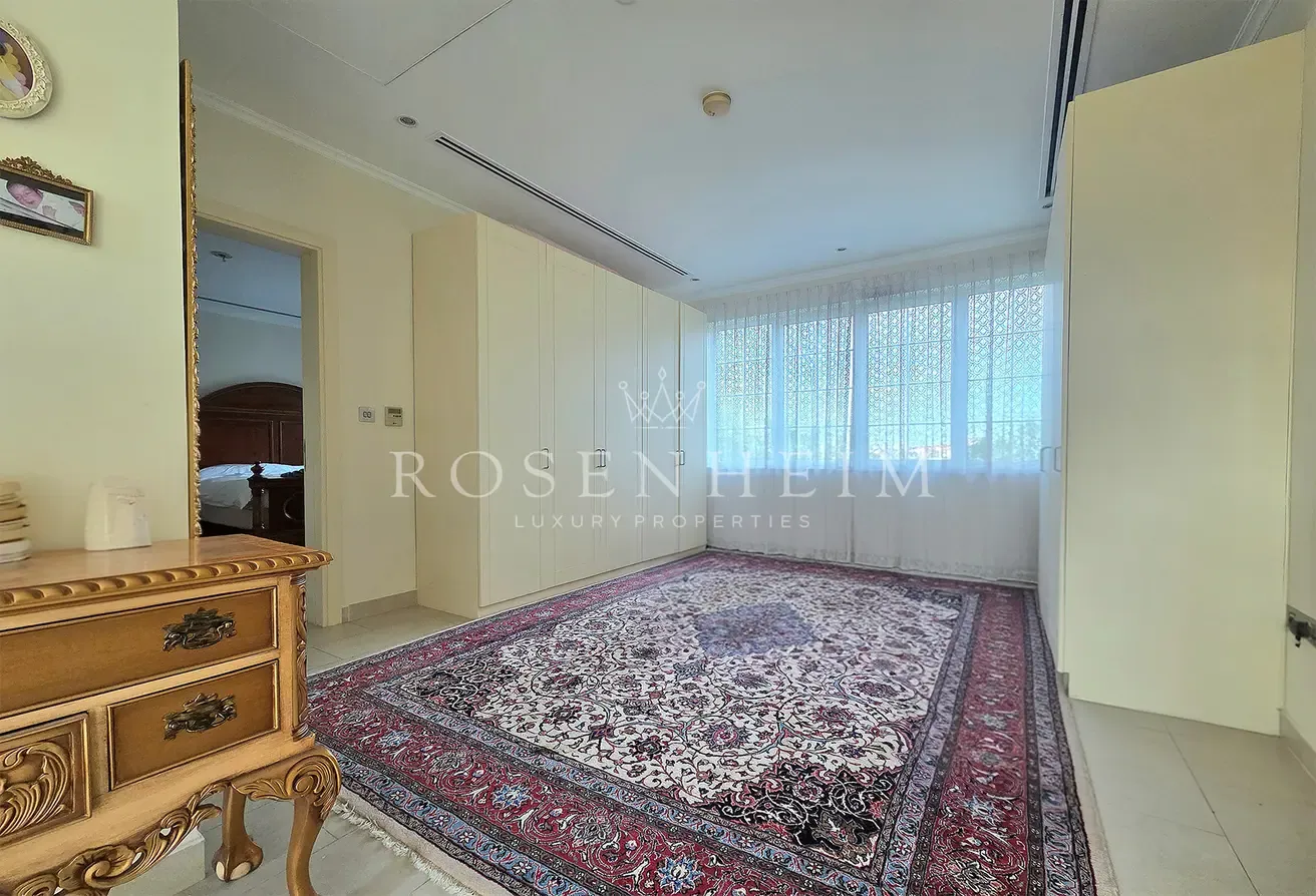 Single Row  |  Next To The Park  | Stunning Garden