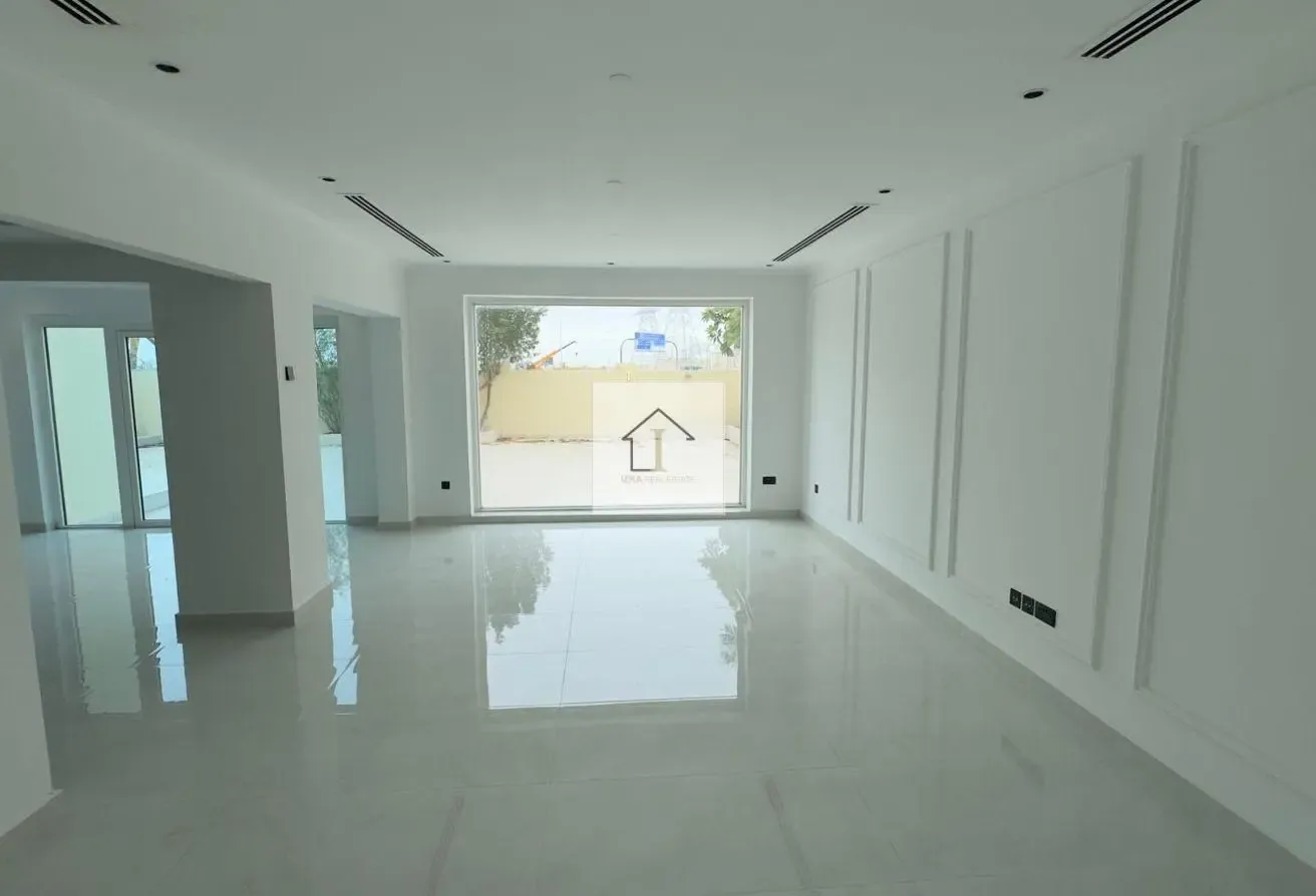 SINGLE ROW | RENOVATED | READY TO MOVE