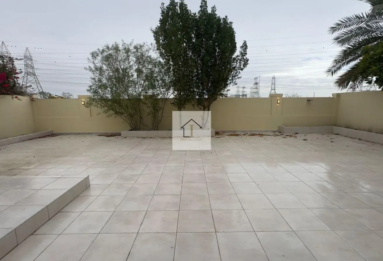 SINGLE ROW | RENOVATED | READY TO MOVE