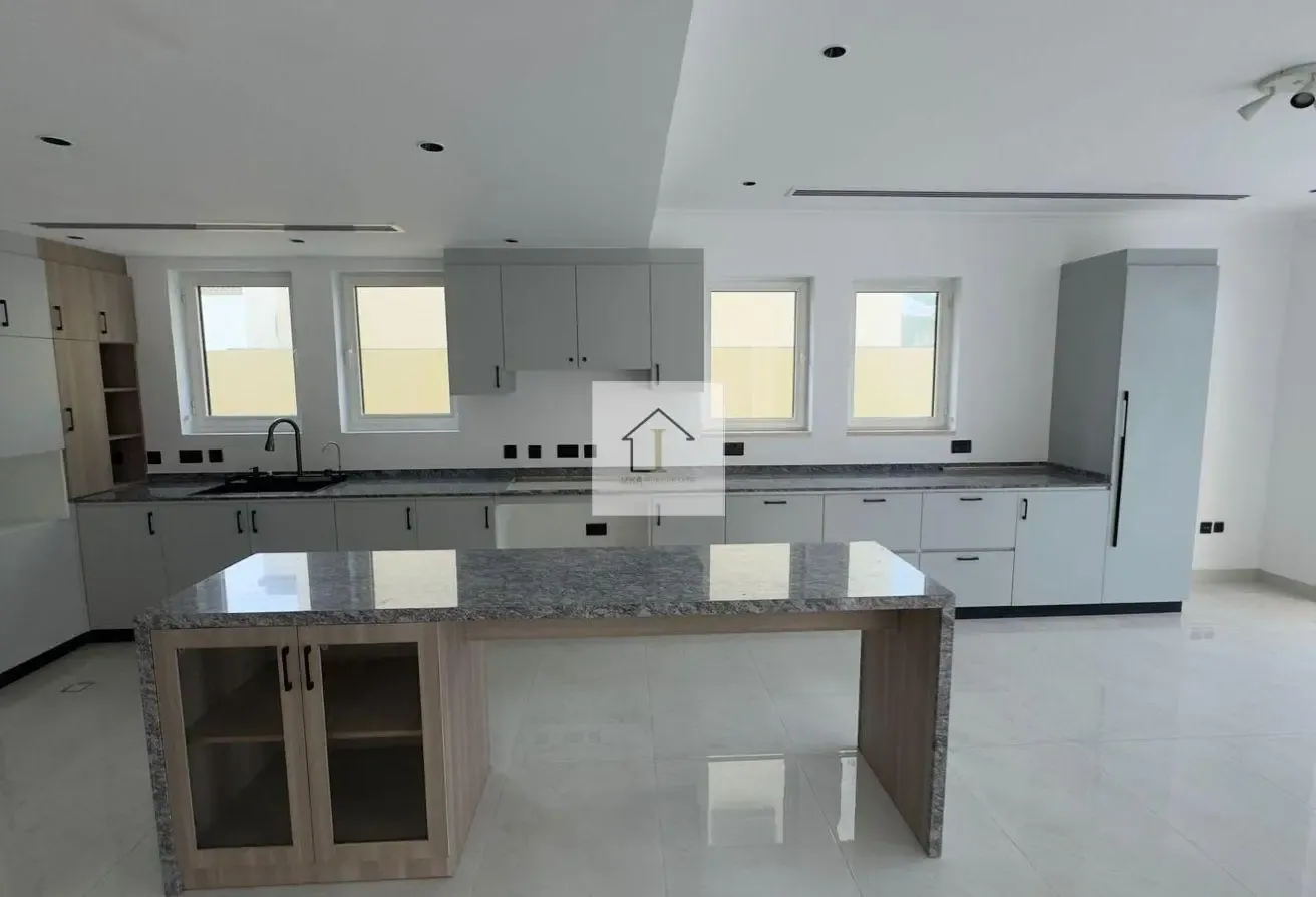 SINGLE ROW | RENOVATED | READY TO MOVE