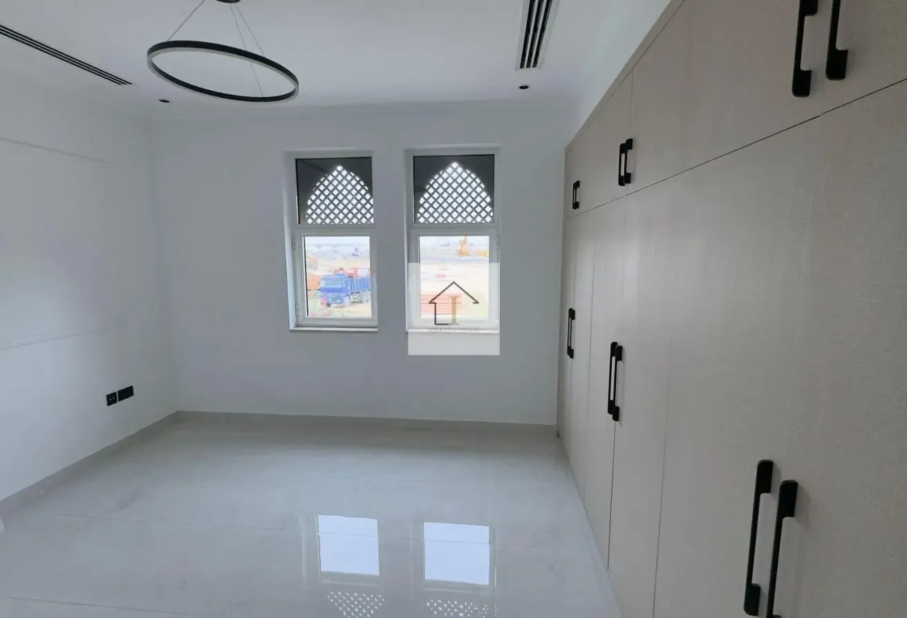 SINGLE ROW | RENOVATED | READY TO MOVE