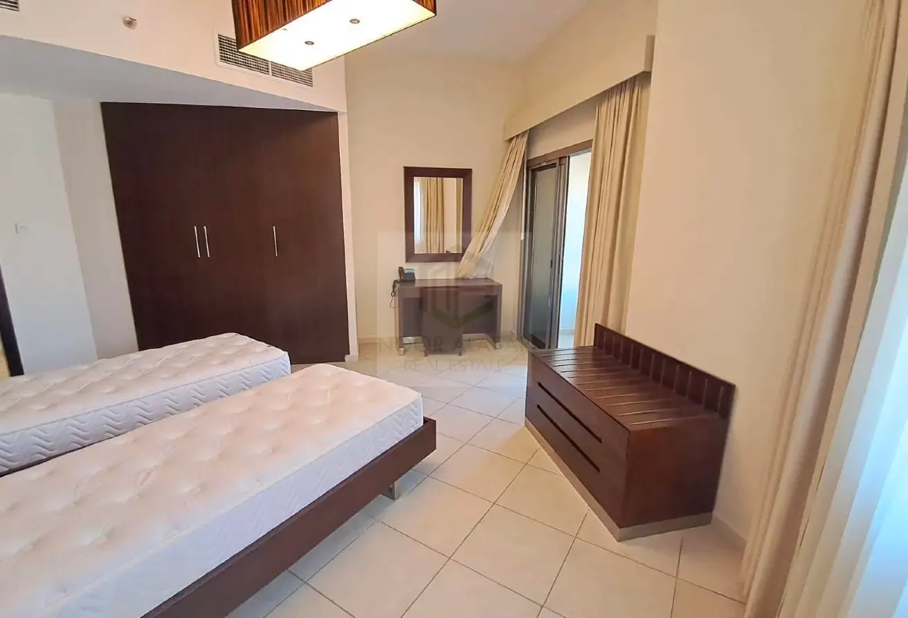 HOT OFFER 2BHK NEAR METRO JUST 78K ONLY FOR FAMILY