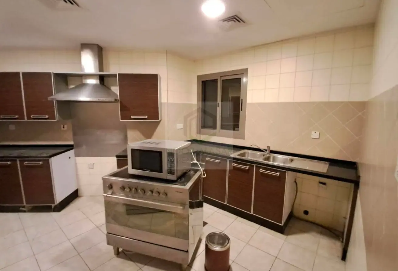 HOT OFFER 2BHK NEAR METRO JUST 78K ONLY FOR FAMILY