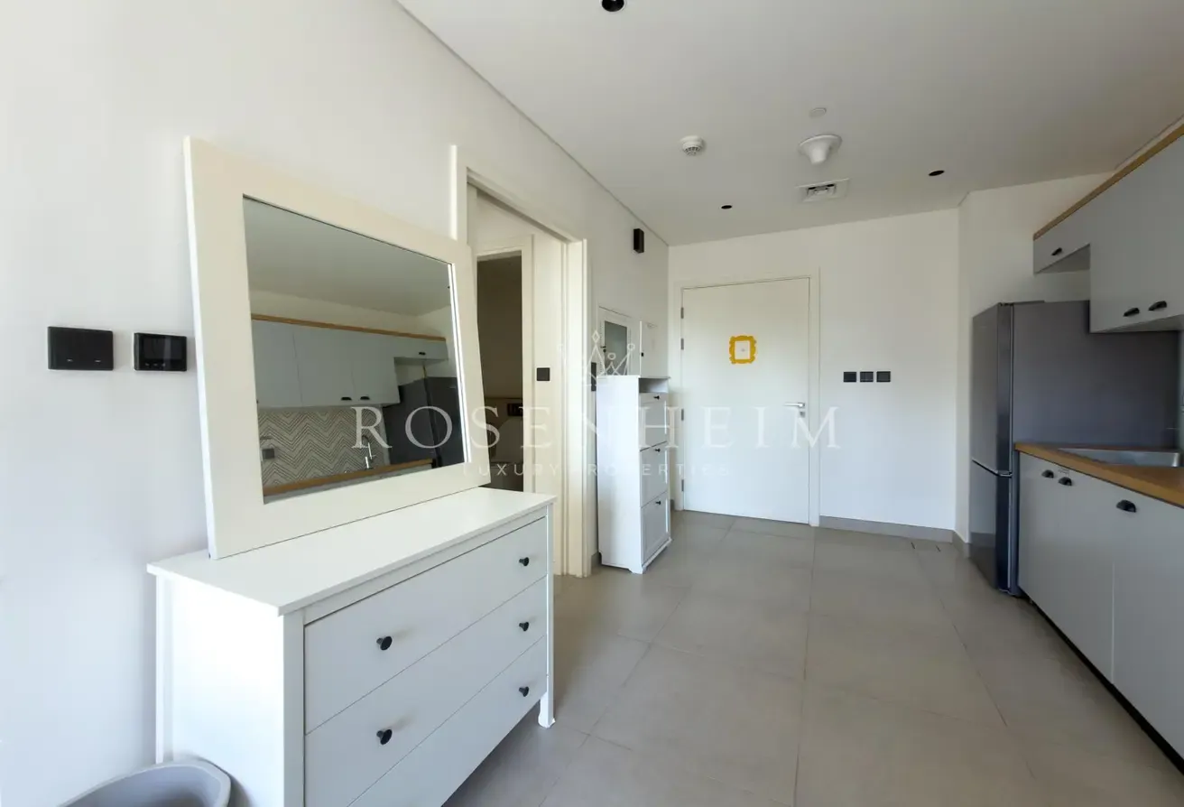 Fully Furnished Unit | Vacant  Now | Middle  Floor