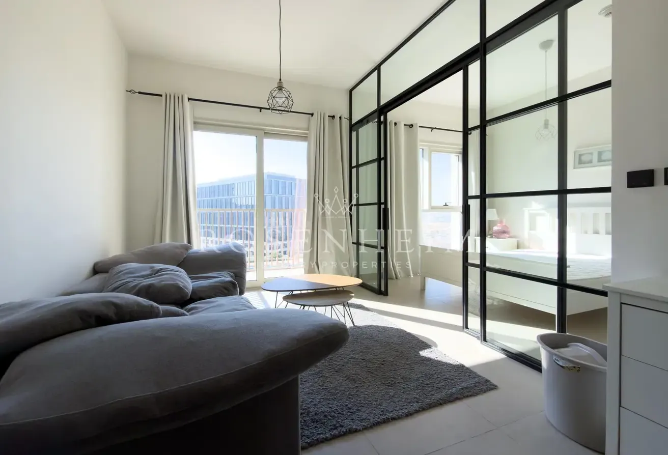 Fully Furnished Unit | Vacant  Now | Middle  Floor