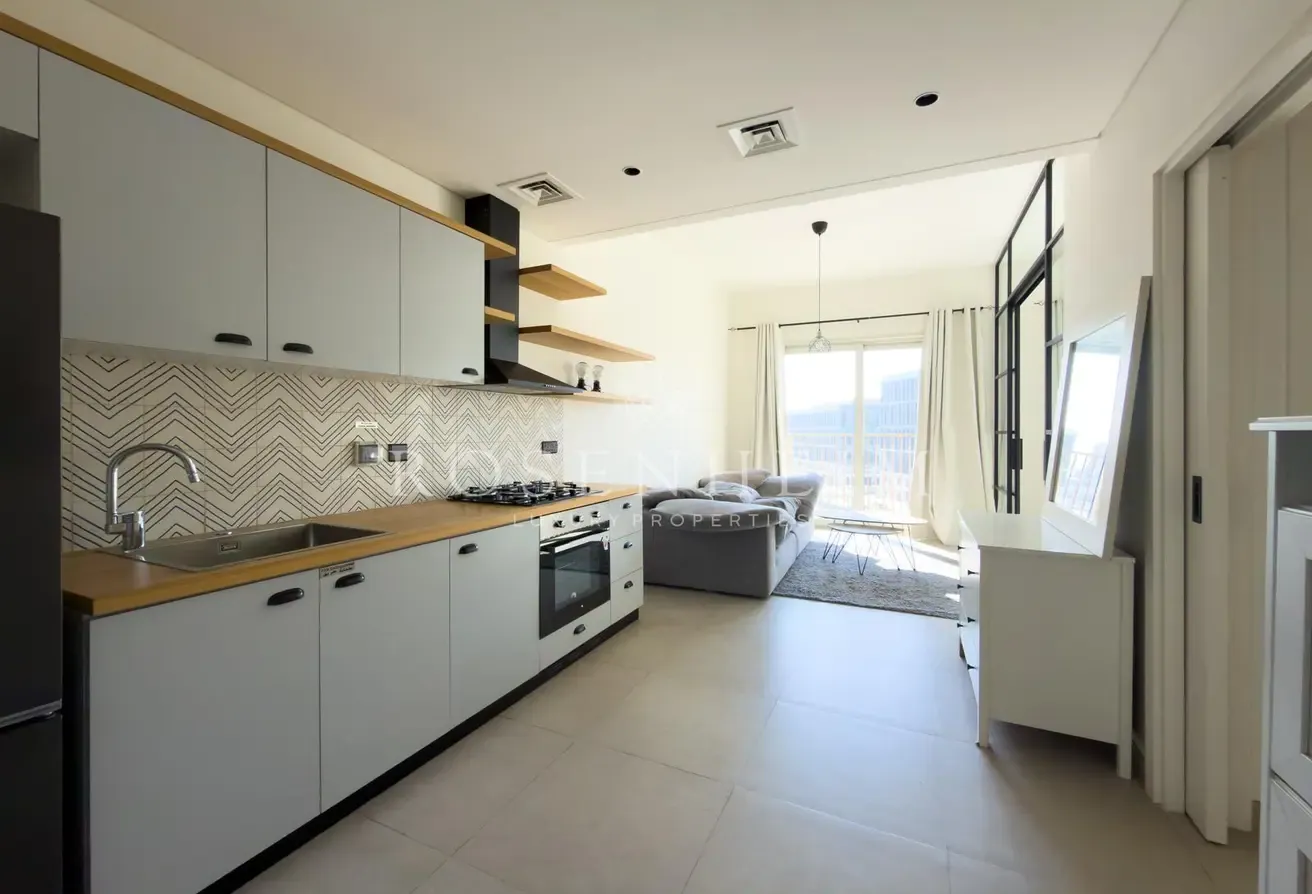 Fully Furnished Unit | Vacant  Now | Middle  Floor