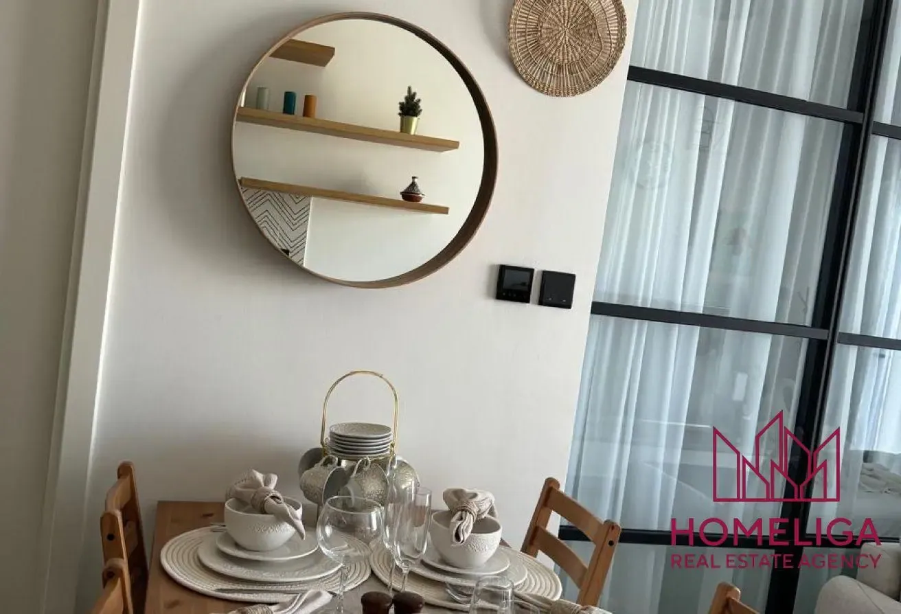 FULLY FURNISHED | MID FLOOR | READY 20 MARCH