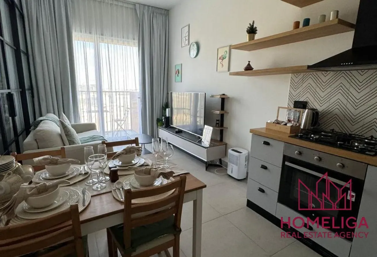 FULLY FURNISHED | MID FLOOR | READY 20 MARCH