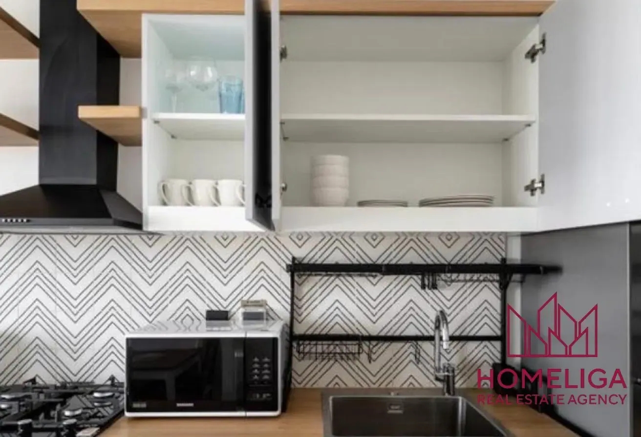 FULLY FURNISHED | MID FLOOR | READY 20 MARCH