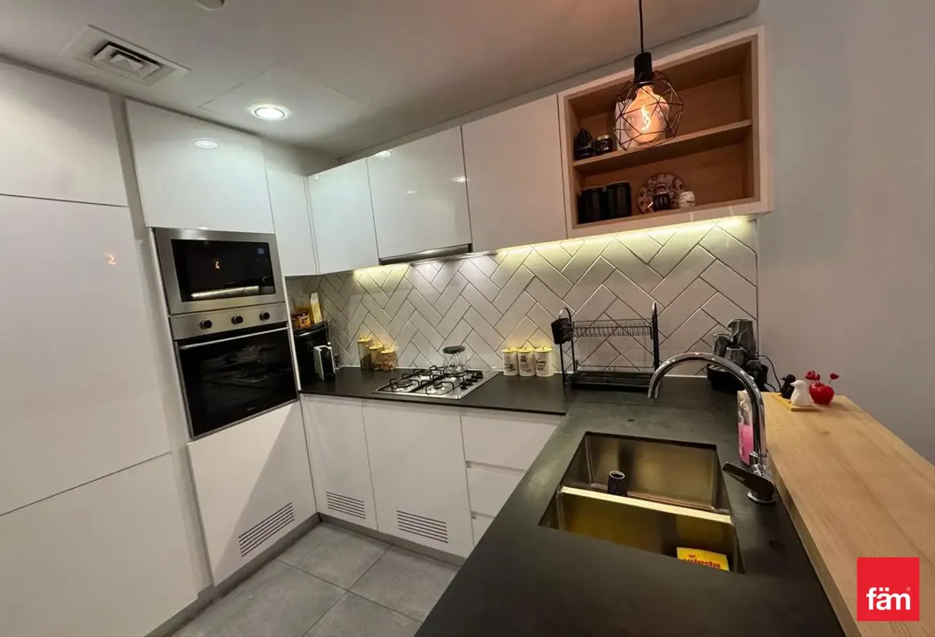 Fully Furnished 1br + Study | Jvc