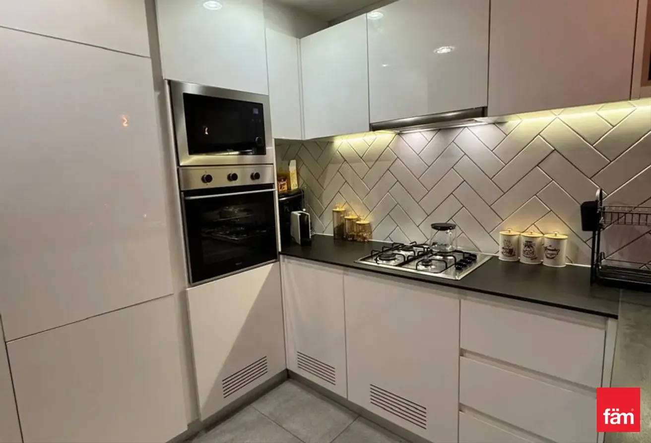 Fully Furnished 1br + Study | Jvc