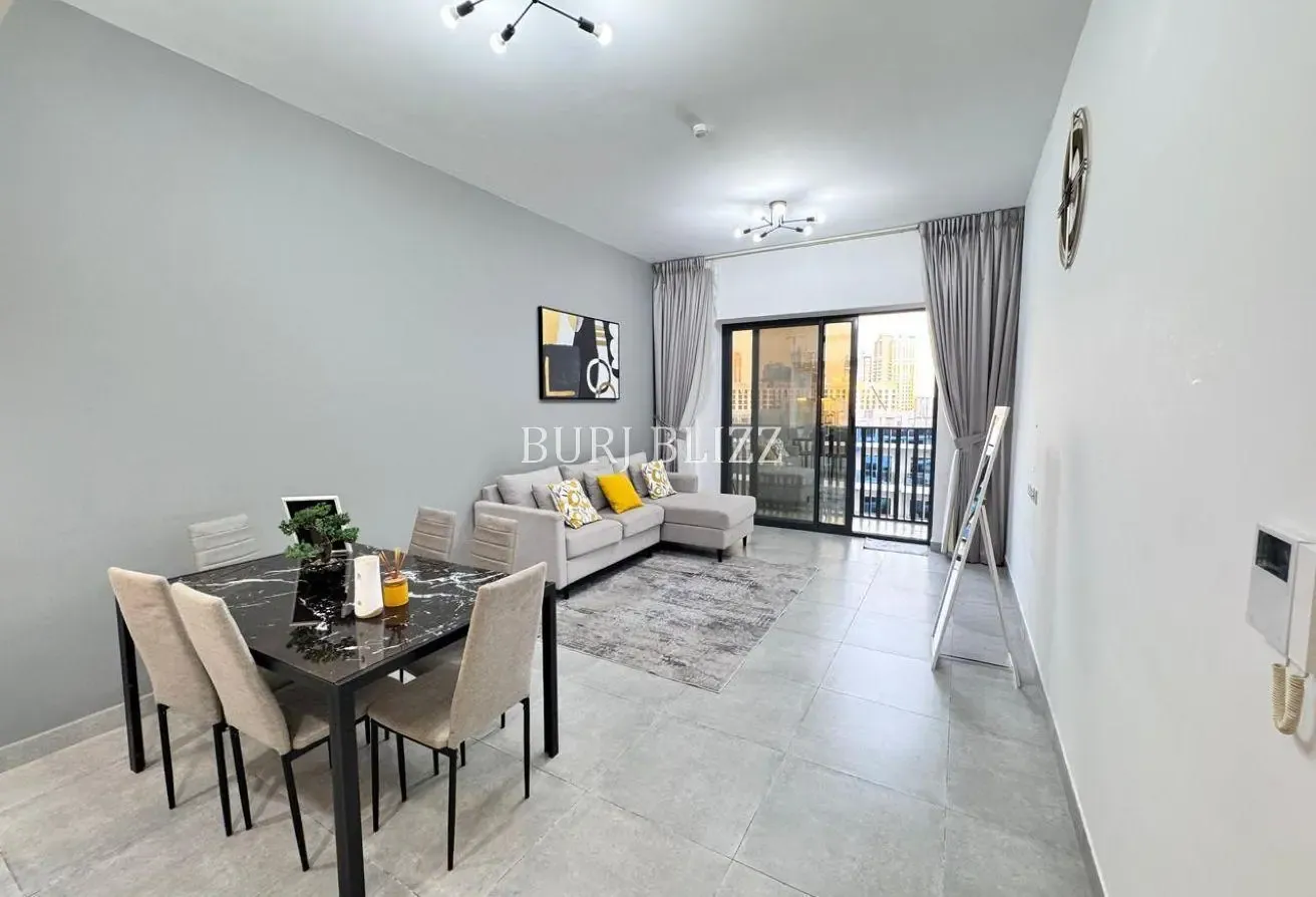 Modern Elegance | 1BR+Study | Pool View
