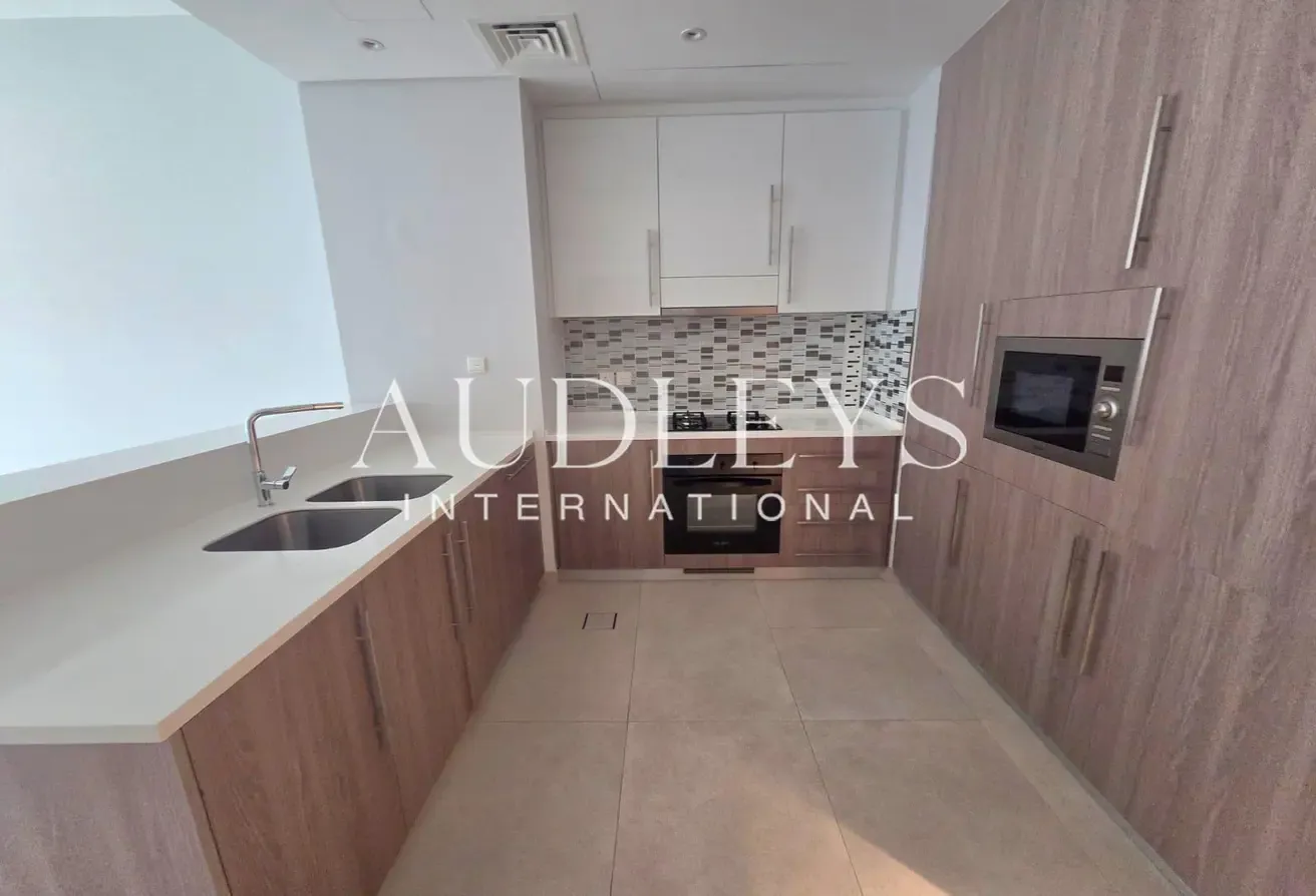 Largest 1 Bedroom | Boulevard View | No balcony