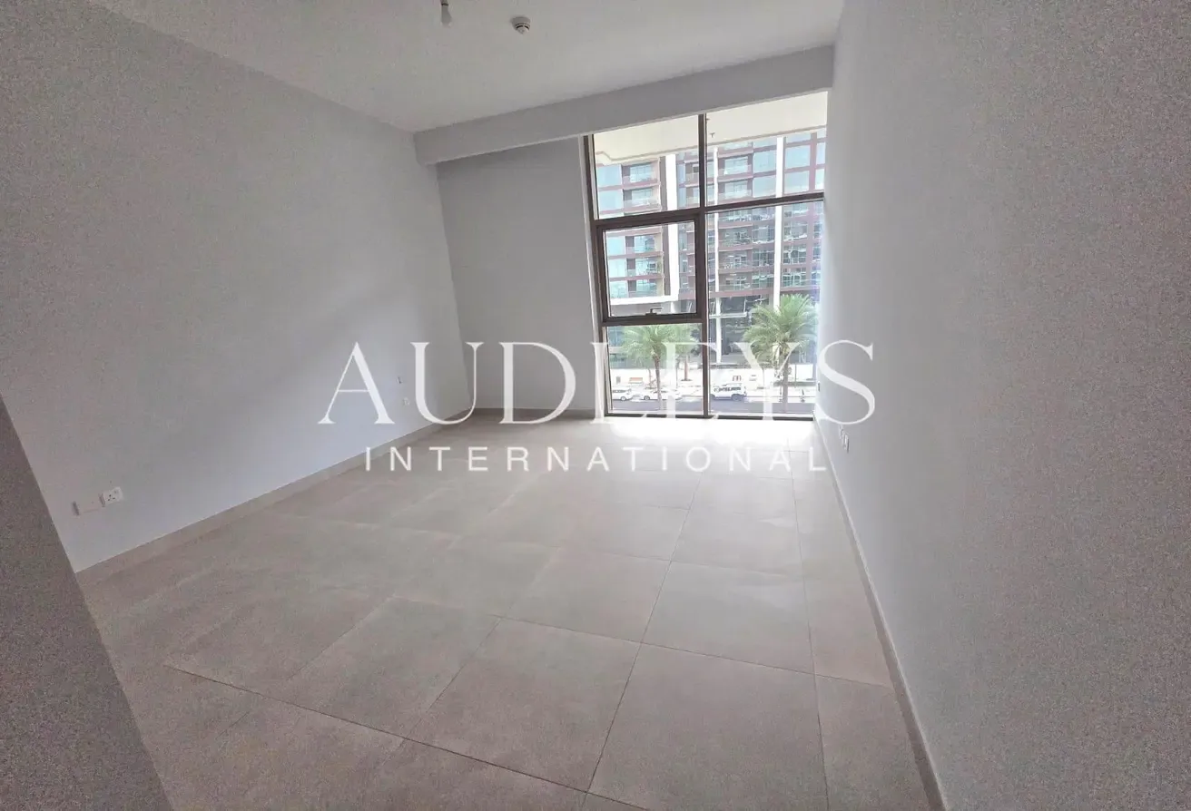 Largest 1 Bedroom | Boulevard View | No balcony