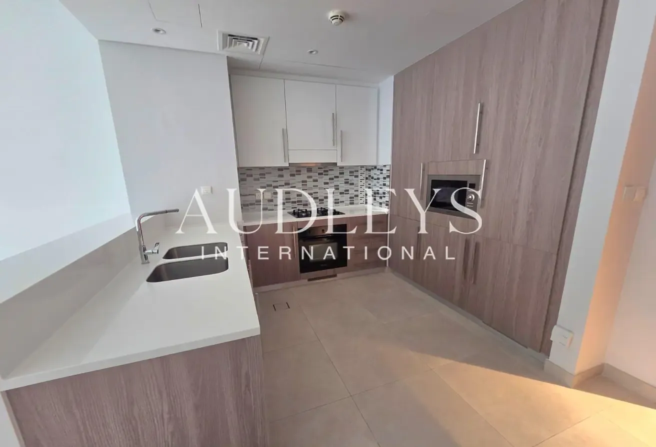 Largest 1 Bedroom | Boulevard View | No balcony