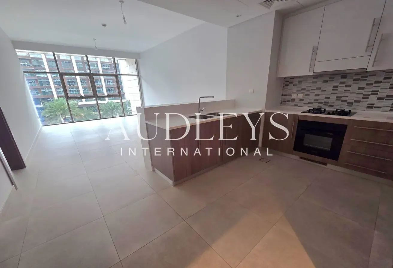 Largest 1 Bedroom | Boulevard View | No balcony