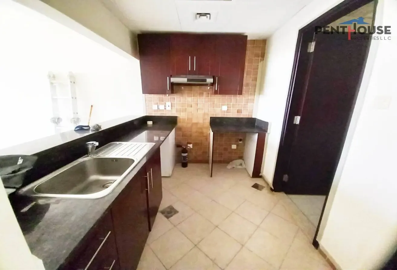 Scenic Lake view | Close to metro I Mid  Floor