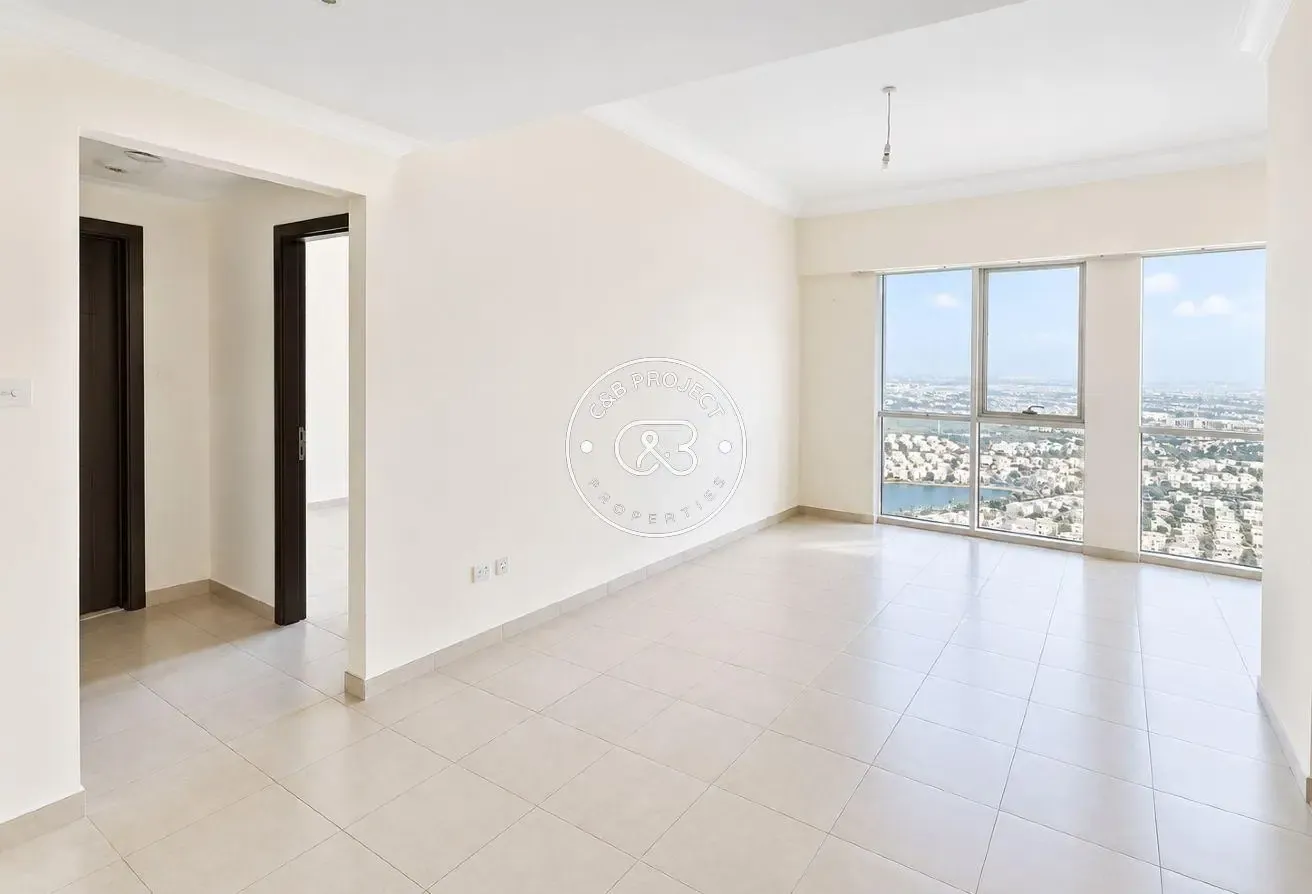 Vacant | Close to metro | High floor