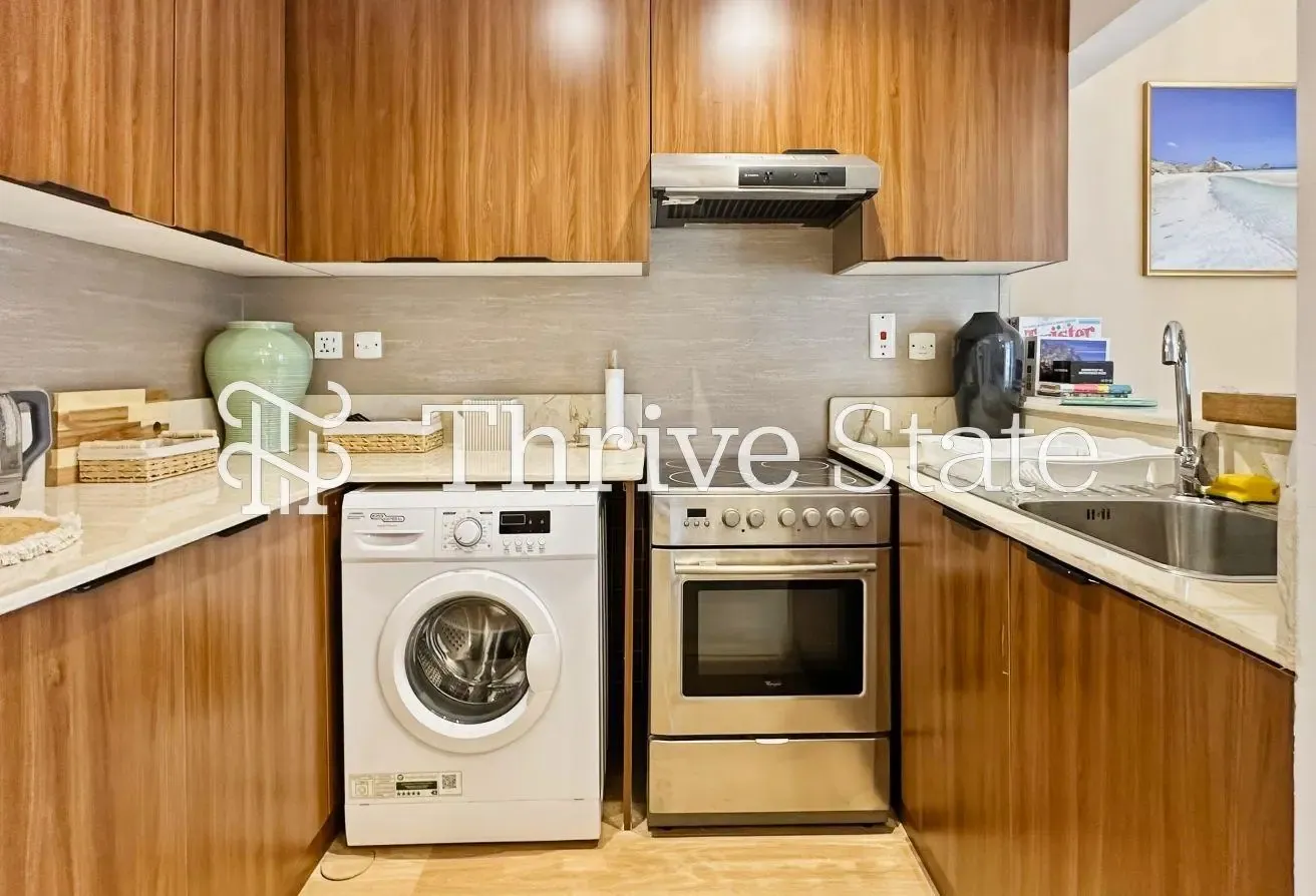 Lake View | Fully Upgraded | Prime Location
