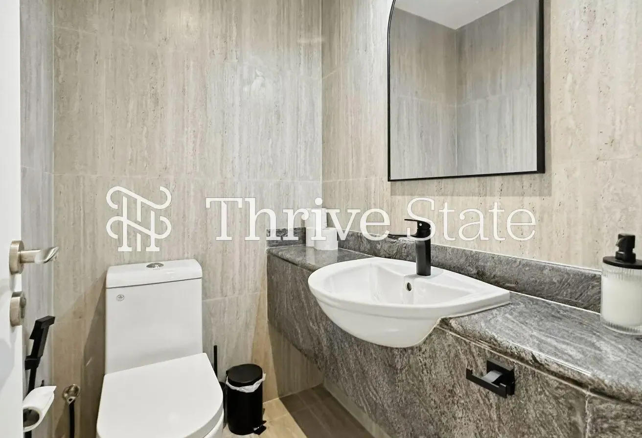 Lake View | Fully Upgraded | Prime Location