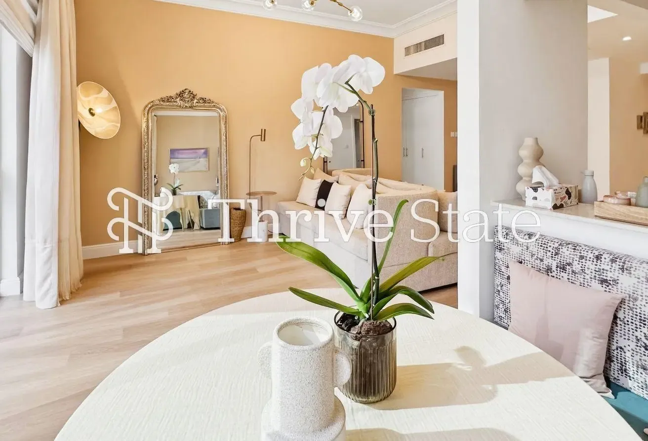 Lake View | Fully Upgraded | Prime Location