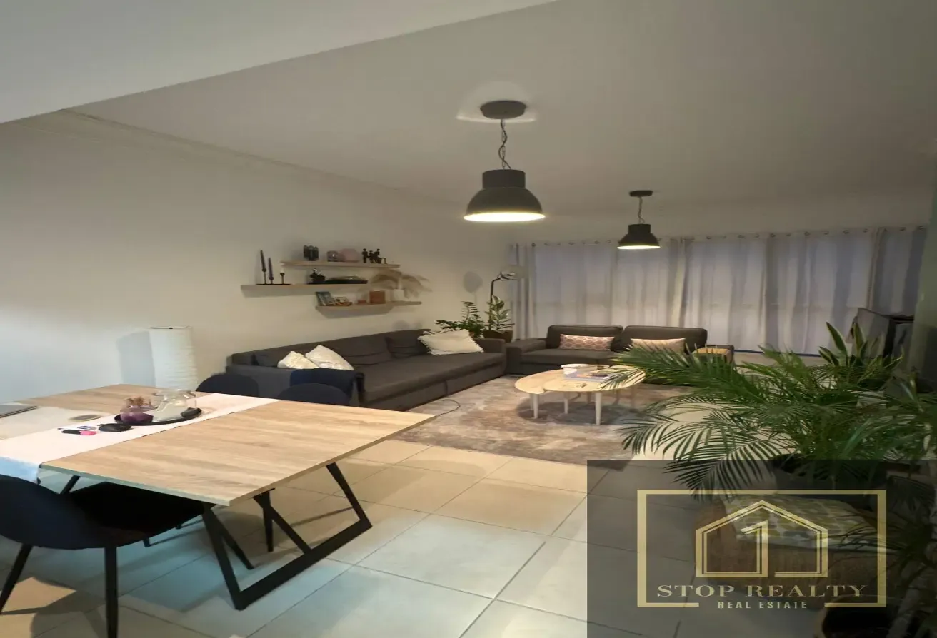 VACANT FROM 19TH AUG | 1BR + STORE | FULL GLASS WINDOWS | UNFURNISHED