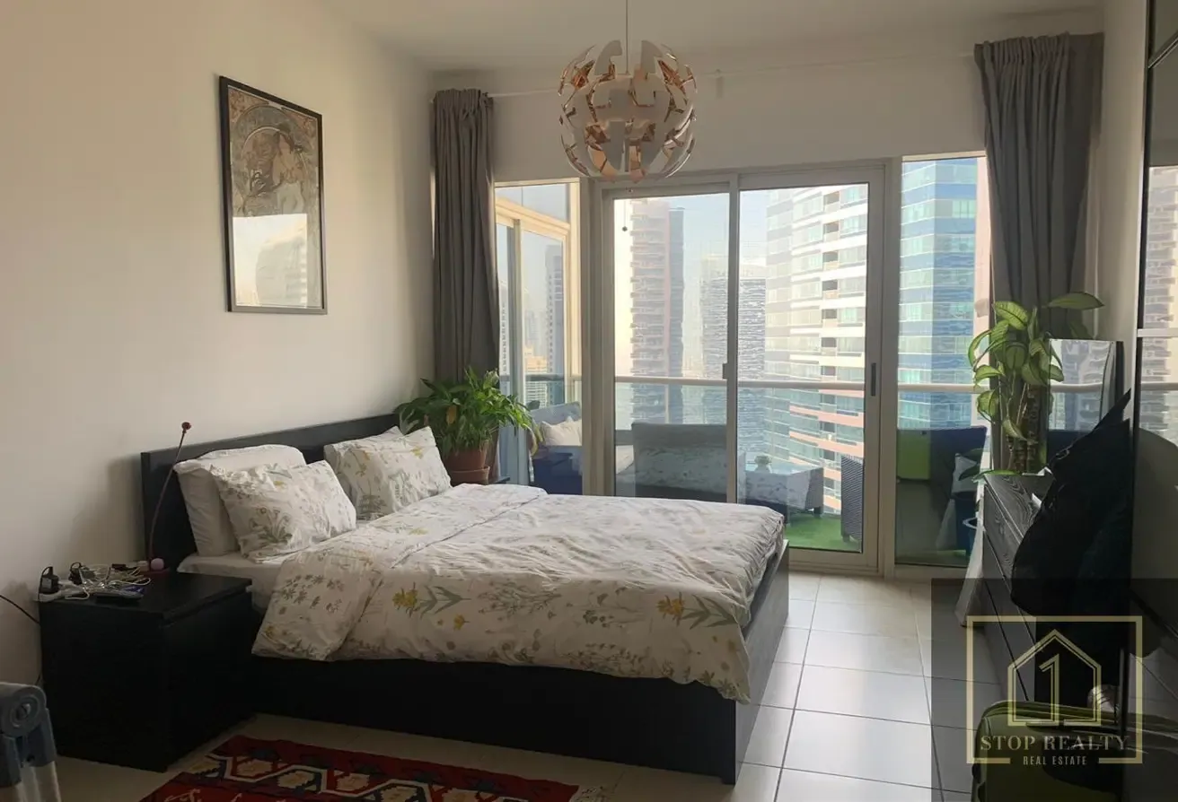 VACANT FROM 19TH AUG | 1BR + STORE | FULL GLASS WINDOWS | UNFURNISHED