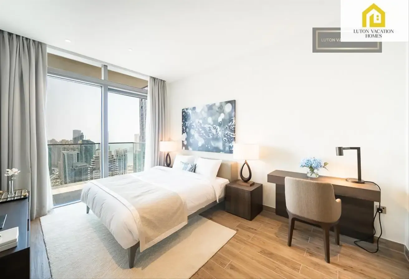 Luxury 1BR apt with spectacular Marina View