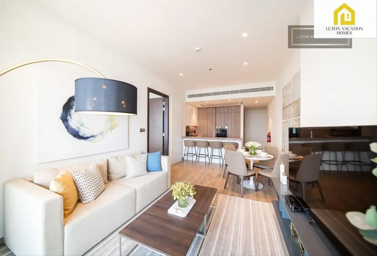 Luxury 1BR apt with spectacular Marina View