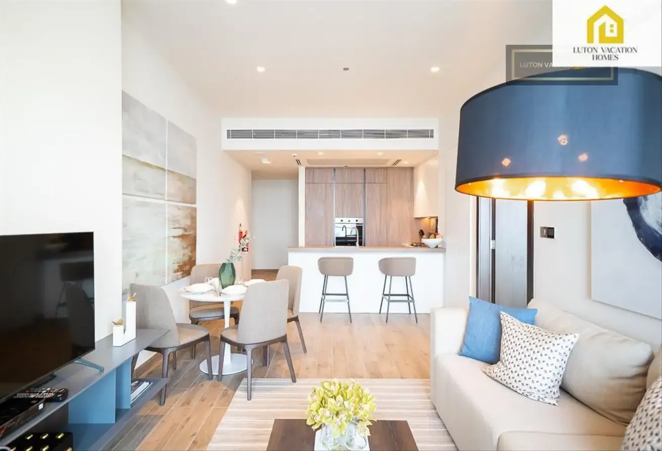 Luxury 1BR apt with spectacular Marina View