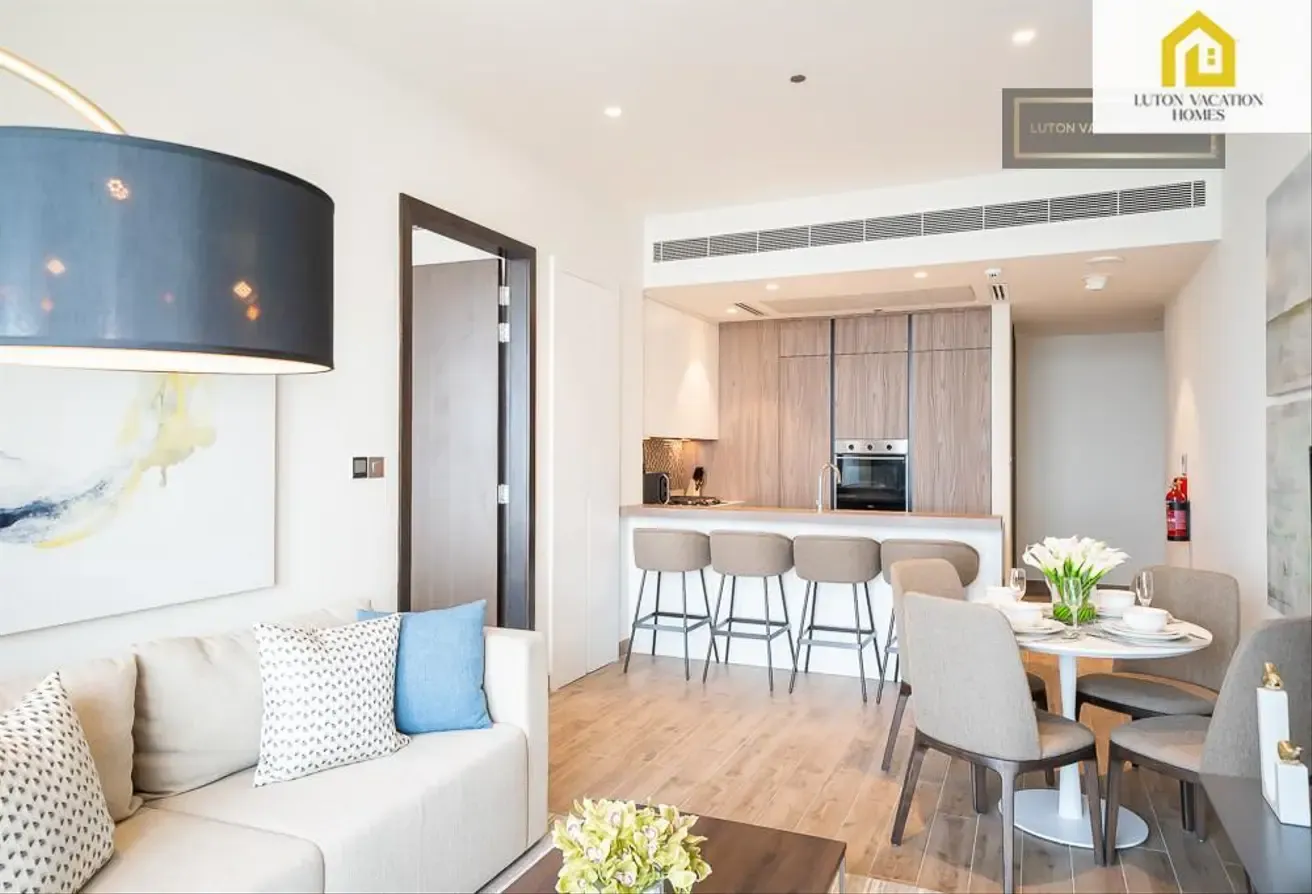 Luxury 1BR apt with spectacular Marina View