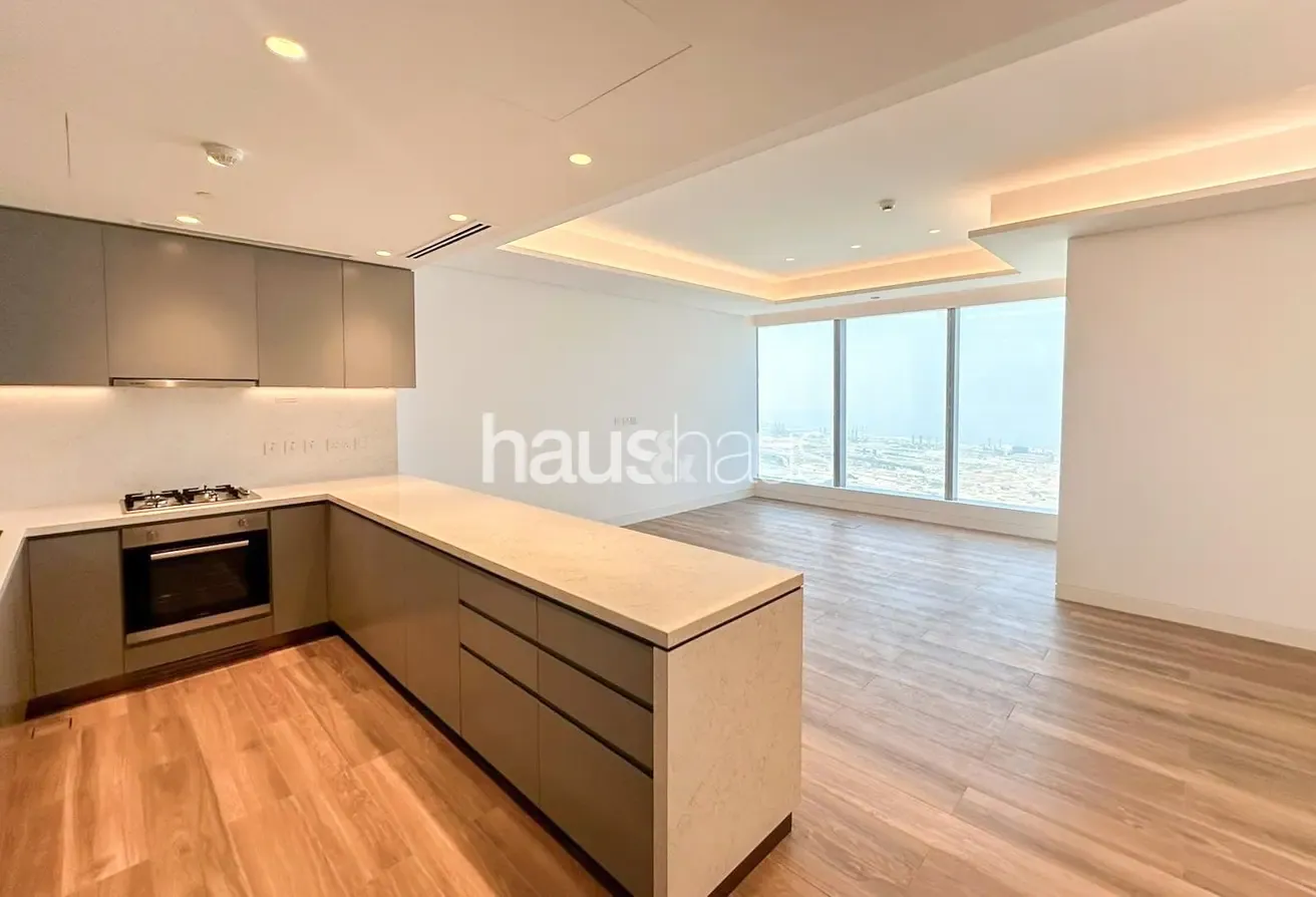 Unfurnished | High Floor | Luxury Living
