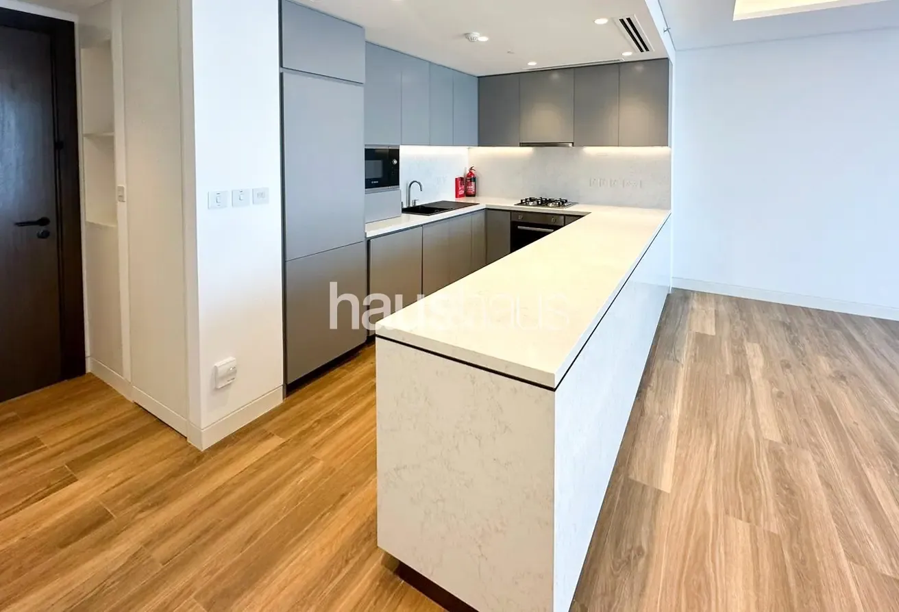 Unfurnished | High Floor | Luxury Living