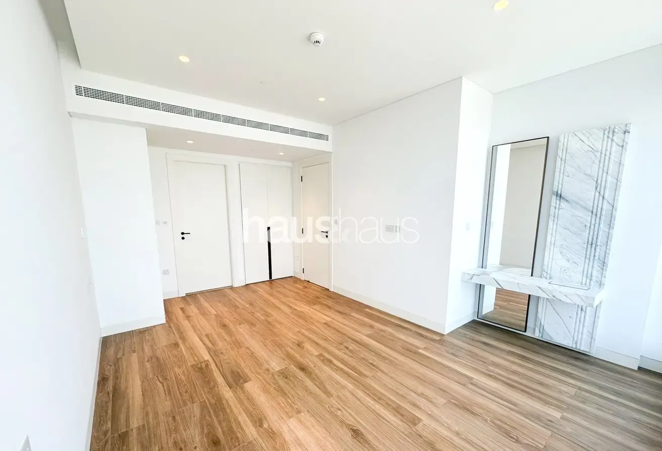 Unfurnished | High Floor | Luxury Living