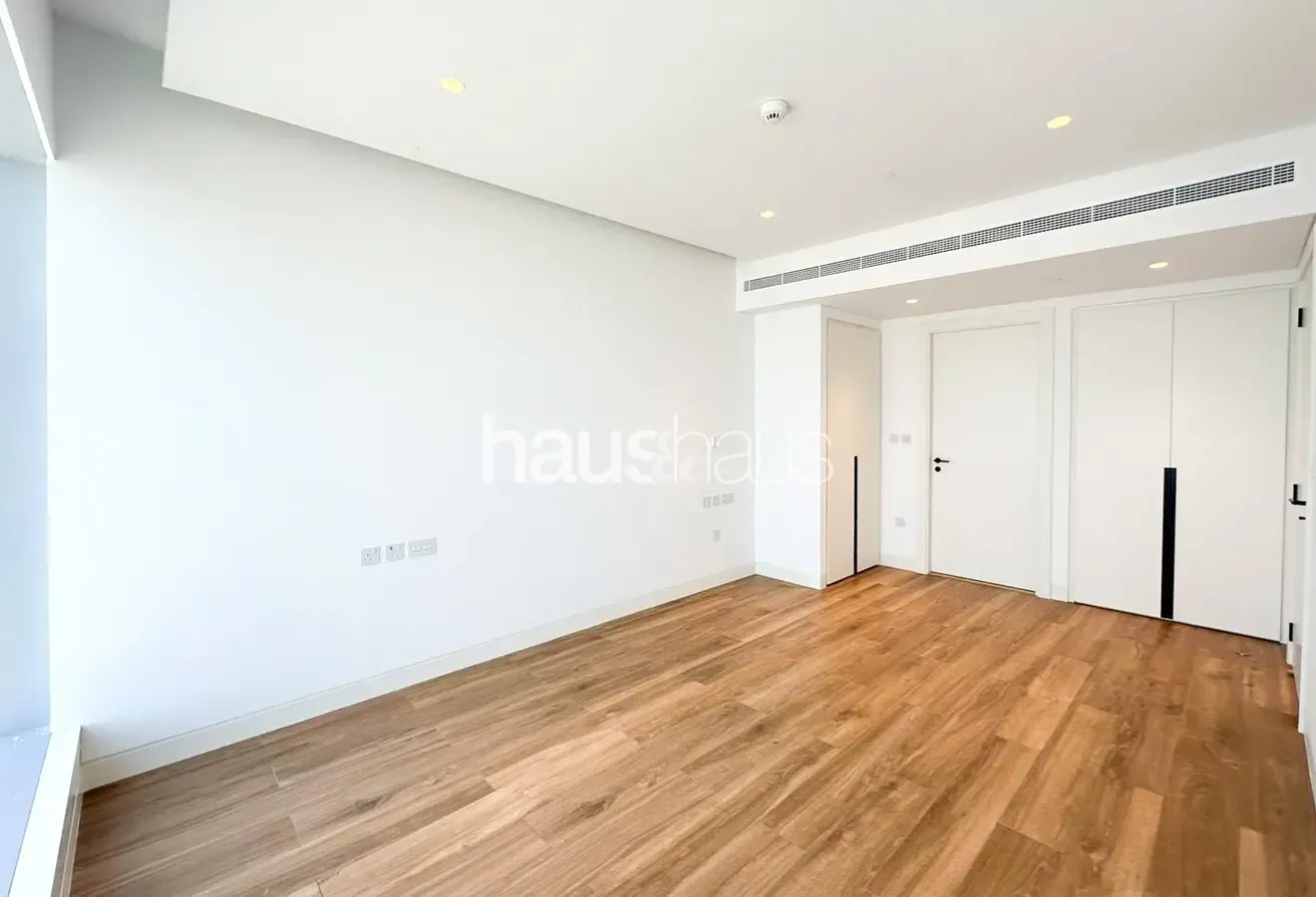 Unfurnished | High Floor | Luxury Living